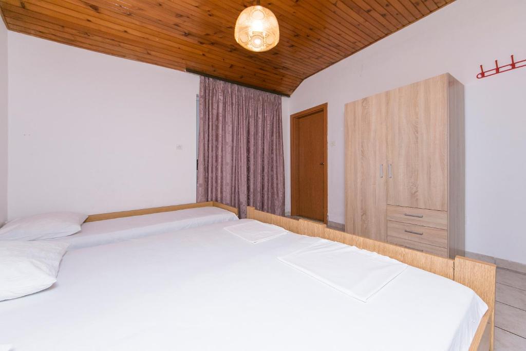 Posteľ alebo postele v izbe v ubytovaní Apartment Podaca 4734b