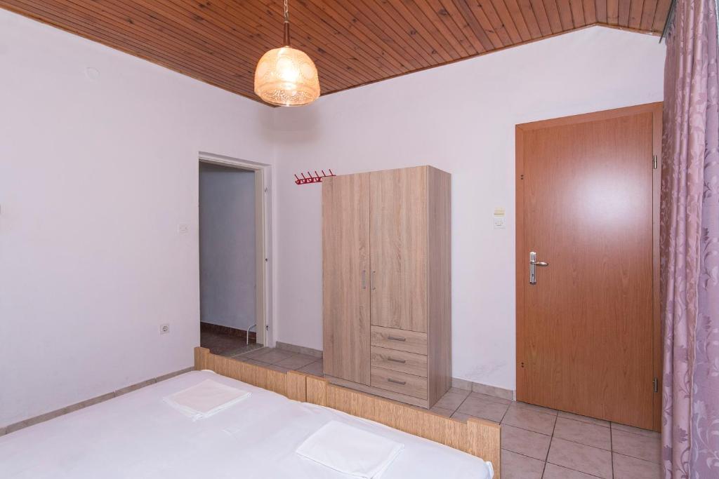 Posteľ alebo postele v izbe v ubytovaní Apartment Podaca 4734b