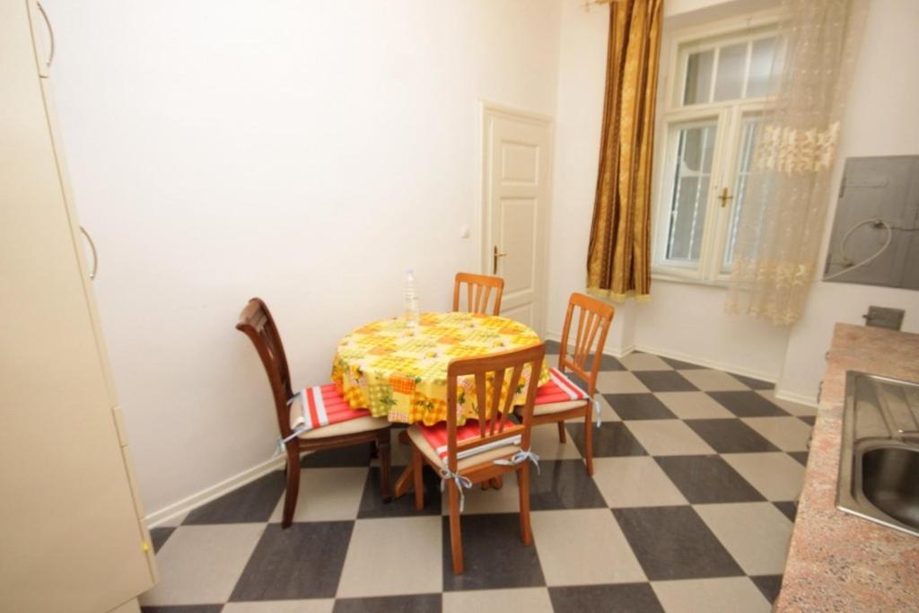 Zdjęcie z galerii obiektu Apartments with a parking space Opatija - 3436 w mieście Opatija