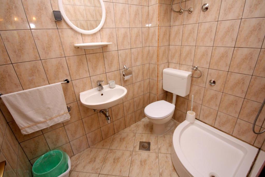 a bathroom with a toilet and a sink at Apartments with a parking space Podaca, Makarska - 4747 in Podaca