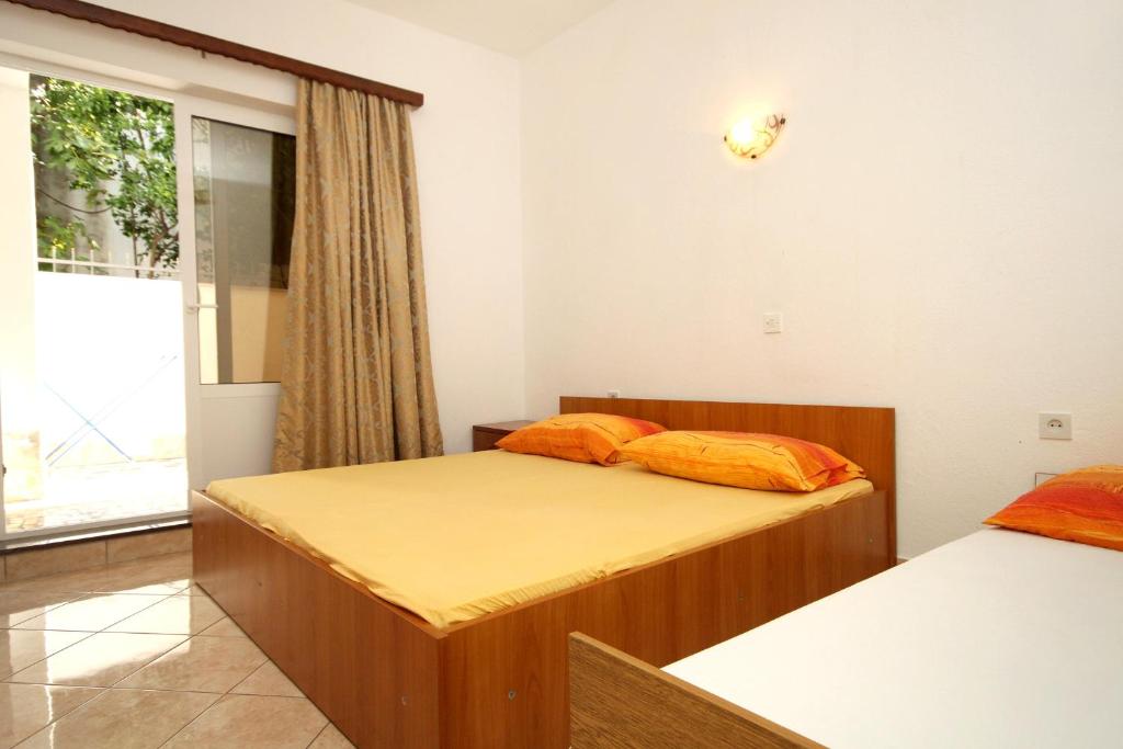 a bedroom with two beds and a window at Apartments with a parking space Podaca, Makarska - 4747 in Podaca