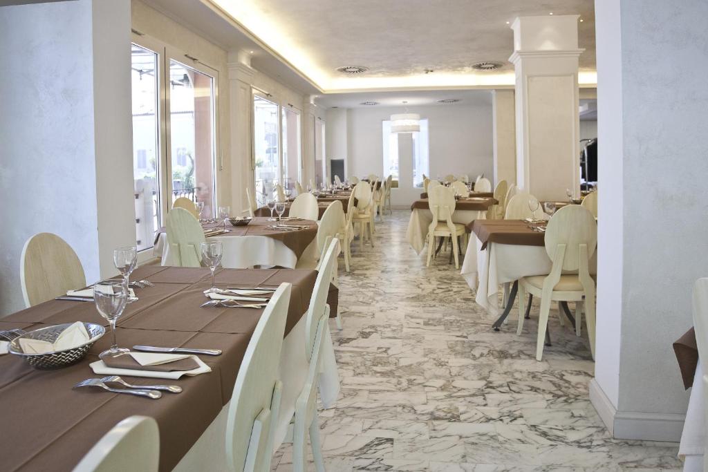 Restaurace v ubytování Hotel Aurora