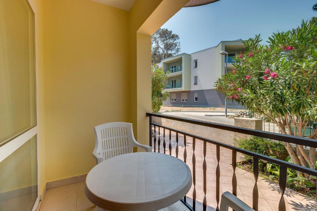 Balkón alebo terasa v ubytovaní Apartments with a parking space Mali Losinj (Losinj) - 3441