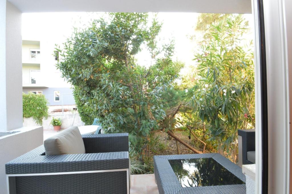 Vonkajšia záhrada v ubytovaní Apartments with a parking space Mali Losinj (Losinj) - 3441
