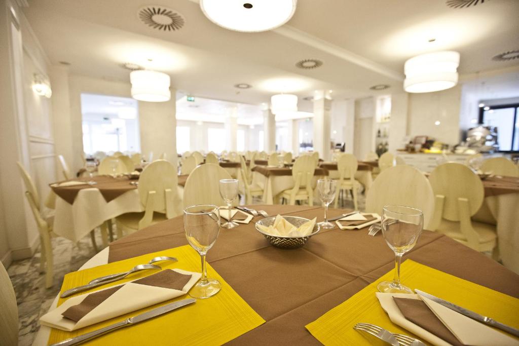 Restaurace v ubytování Hotel Aurora