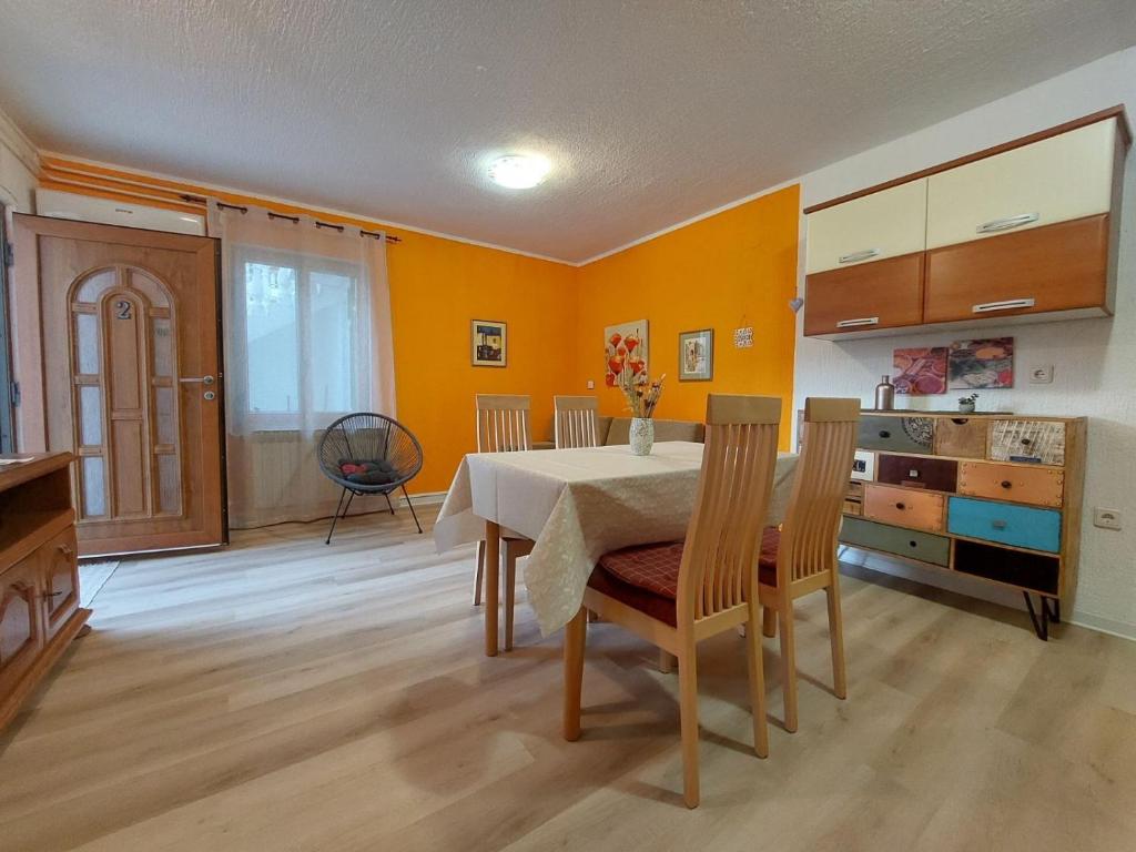 Kuchyň nebo kuchyňský kout v ubytování Apartments by the sea Duga Luka - Prtlog, Labin - 3025