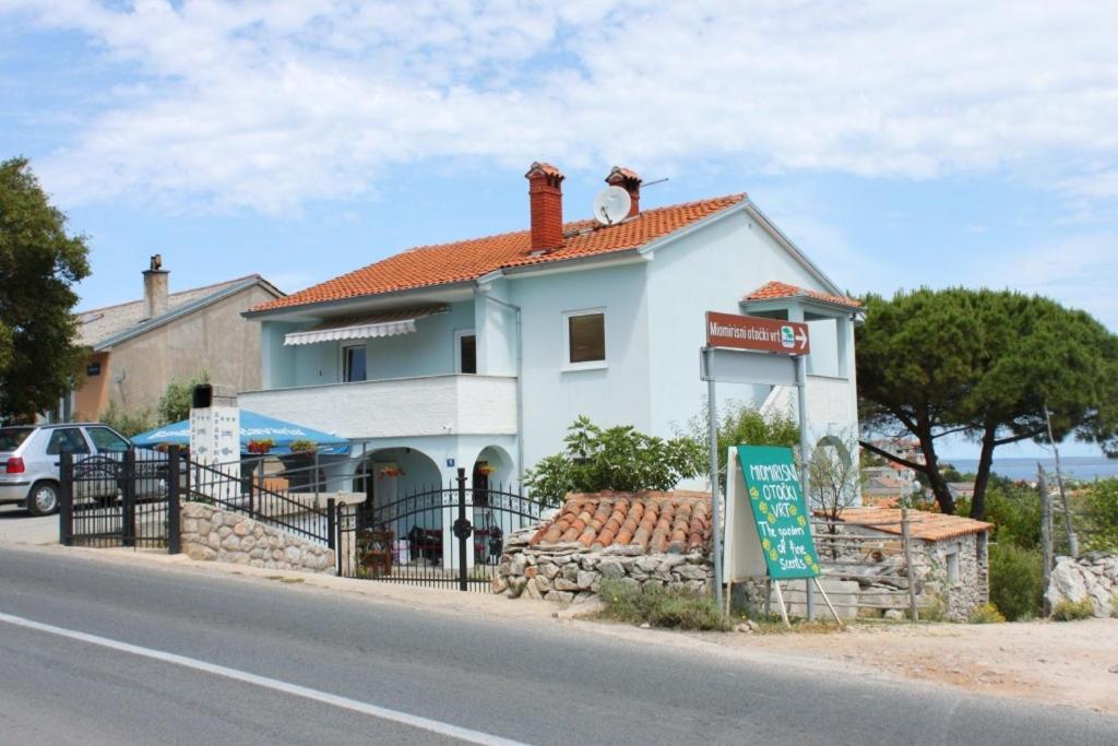 Fotografia z galérie ubytovania Apartments with a parking space Mali Losinj (Losinj) - 3042 v Mali Lošinj
