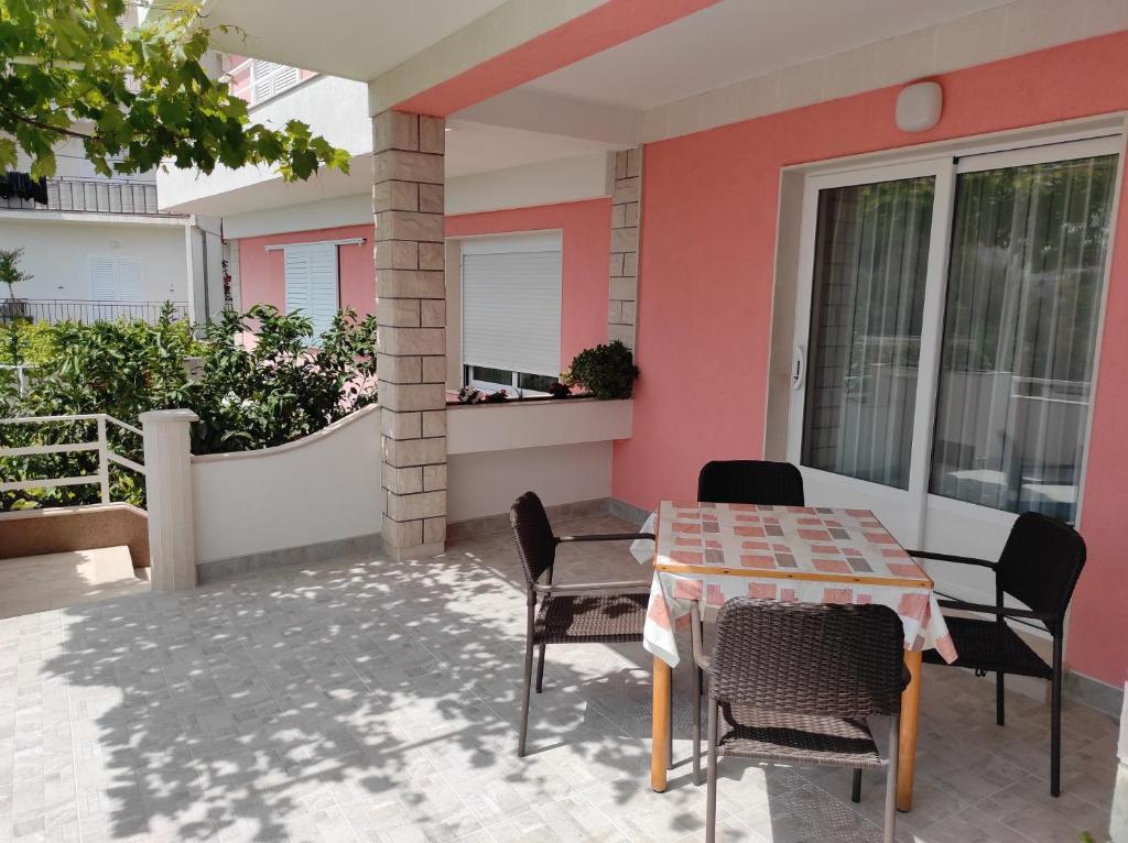 Balkón alebo terasa v ubytovaní Apartment Podgora 2714a