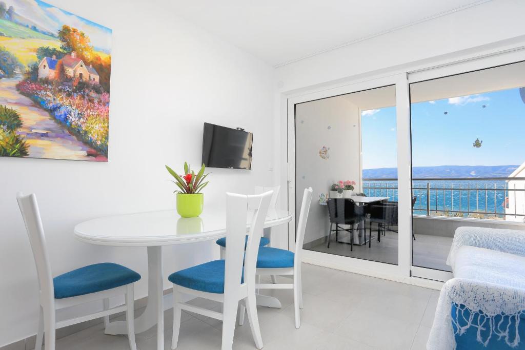 Televízia a/alebo spoločenská miestnosť v ubytovaní Apartment Duce 2737a