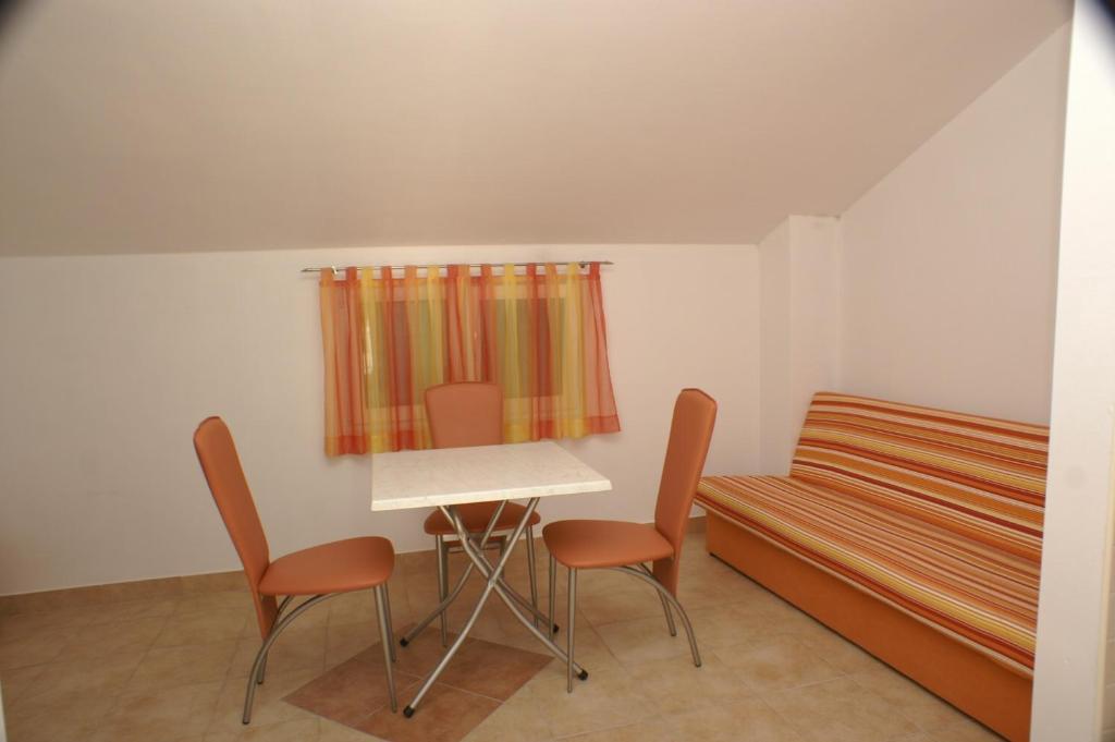 Fotografia z galérie ubytovania Apartments by the sea Zaostrog, Makarska - 2816 v Zaostrogu