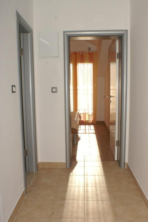 Fotografia z galérie ubytovania Apartments by the sea Zaostrog, Makarska - 2816 v Zaostrogu