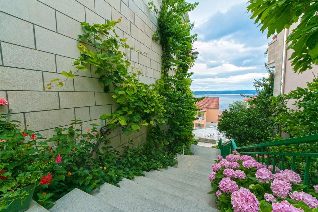 Vonkajšia záhrada v ubytovaní Studio Brela 2752d