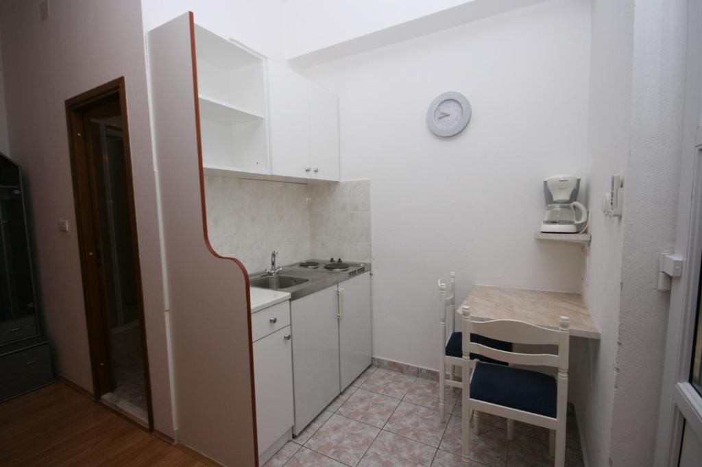 Fotografia z galérie ubytovania Apartments with a parking space Duce, Omis - 2801 v Omise