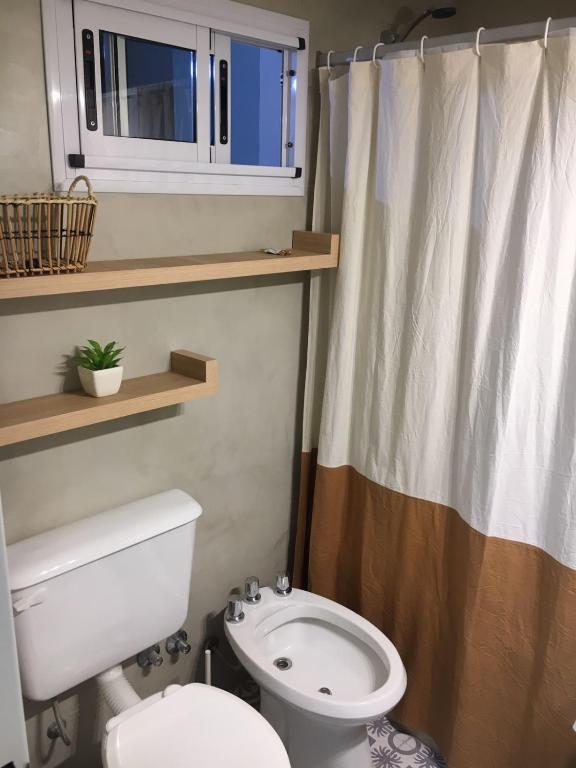 Departamento temporal catedral con cochera a 100 metros para autos chicos - medianos - Twee Slaapkamers Appartement