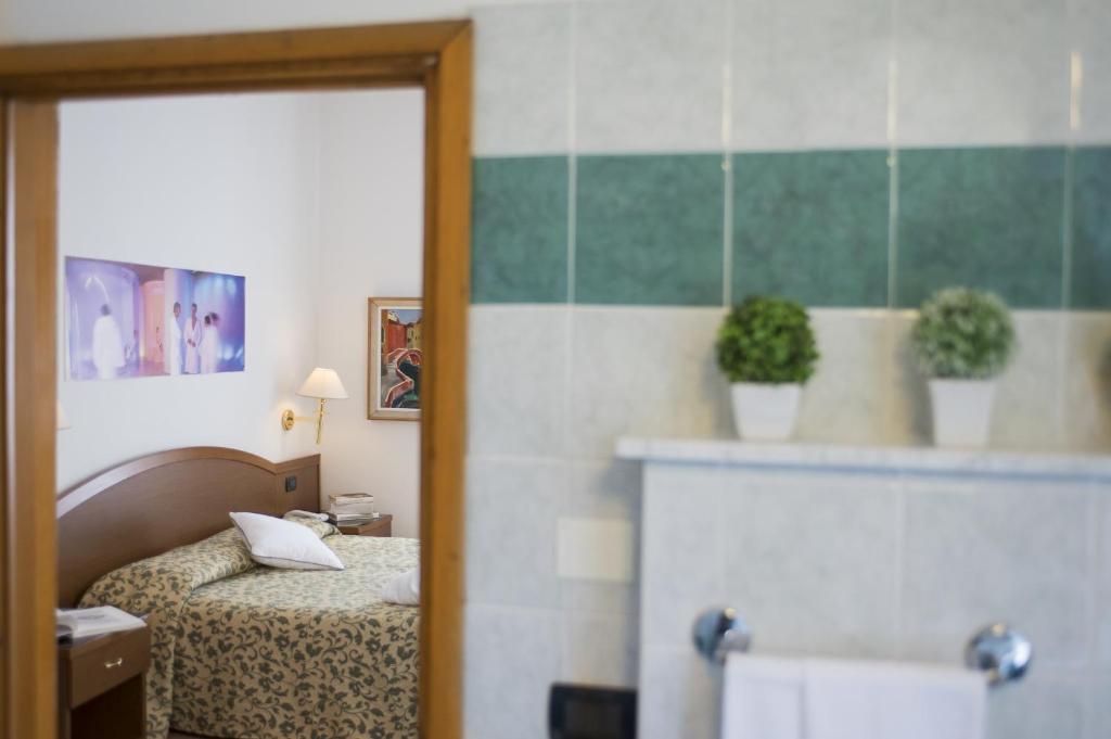 Postel nebo postele na pokoji v ubytování Hotel Angiolino