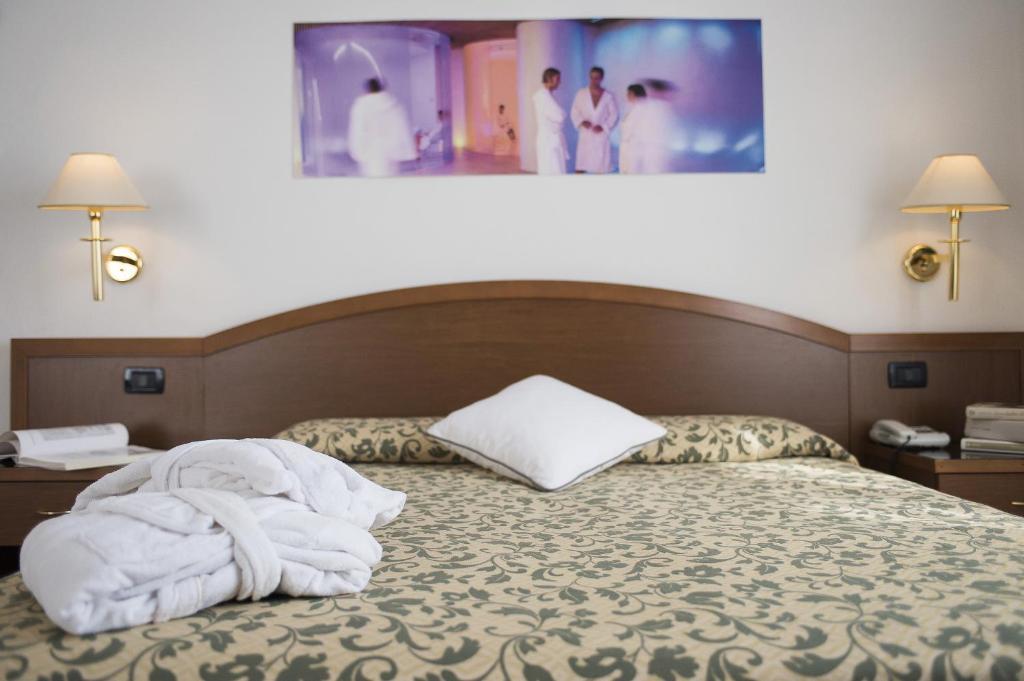 Postel nebo postele na pokoji v ubytování Hotel Angiolino