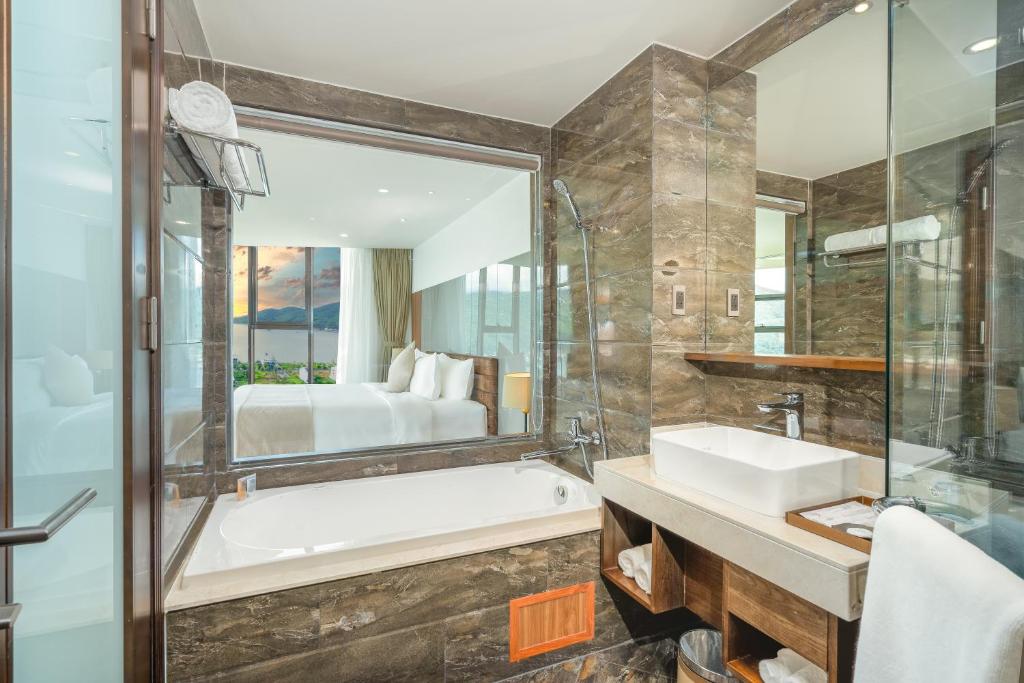 Phòng Deluxe Giường Đôi Nhìn Ra Vịnh