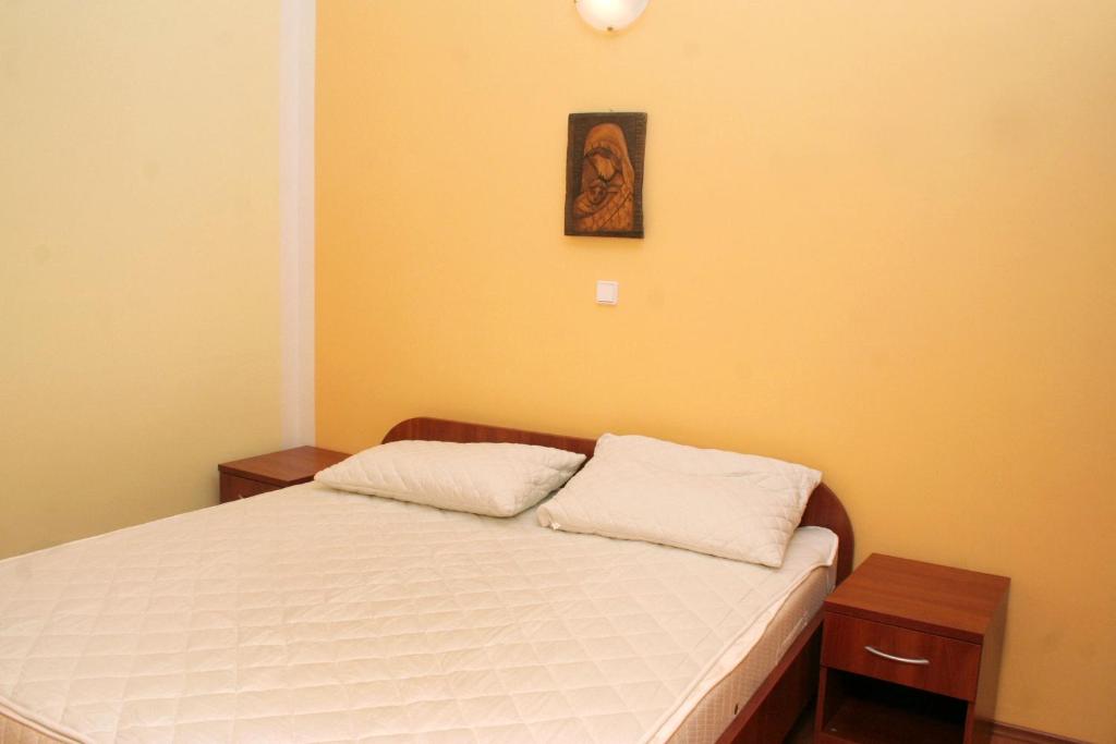 Posteľ alebo postele v izbe v ubytovaní Apartments and rooms by the sea Rogoznica - 3097