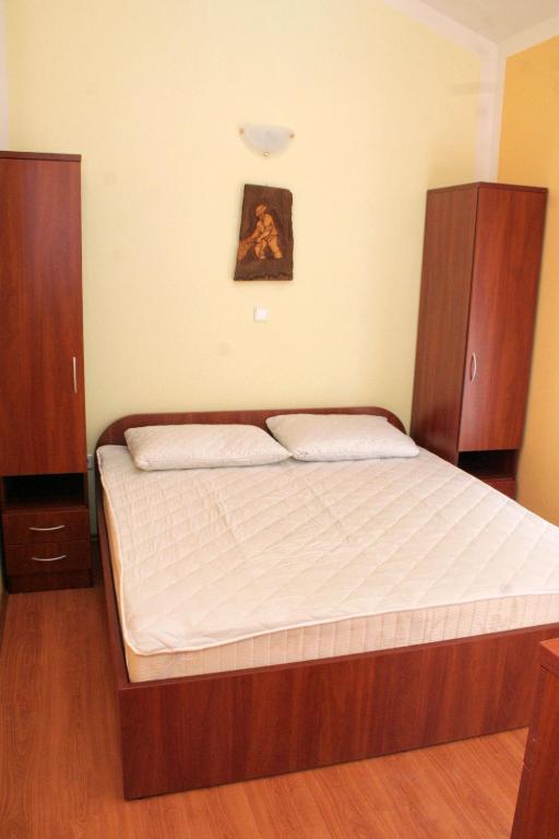 Posteľ alebo postele v izbe v ubytovaní Apartments and rooms by the sea Rogoznica - 3097