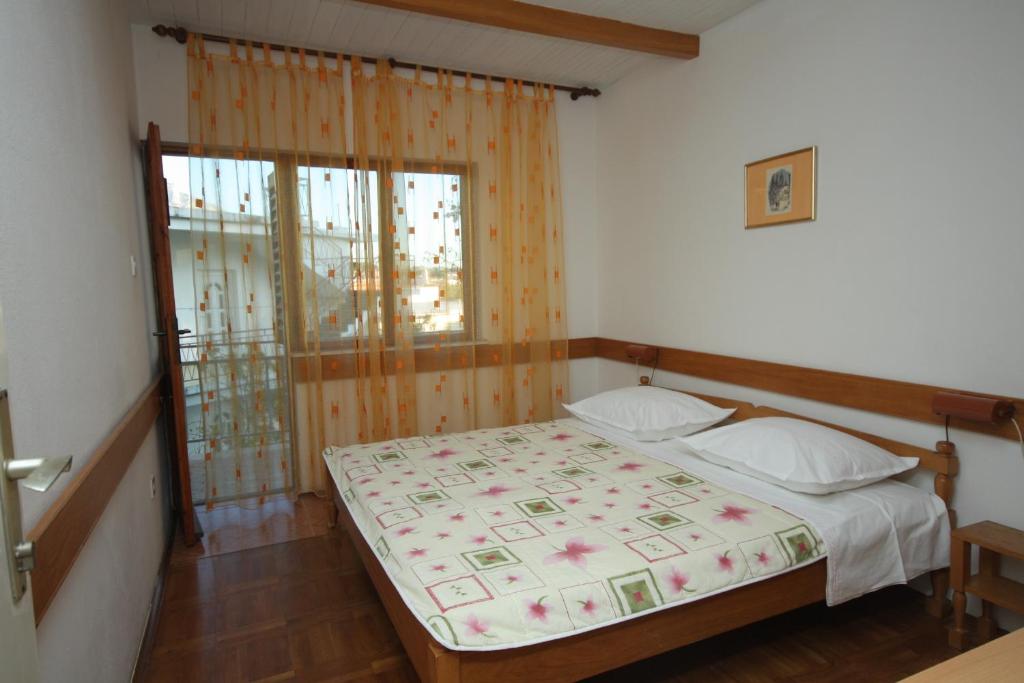 Postel nebo postele na pokoji v ubytování Apartments with a parking space Baska Voda, Makarska - 2709