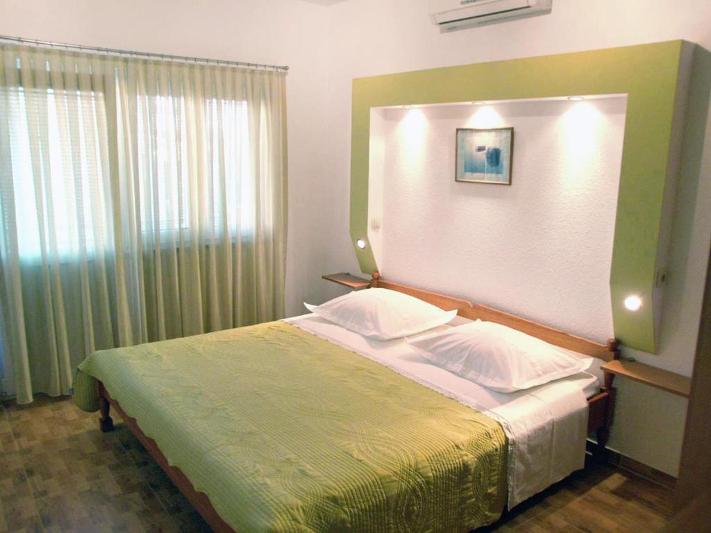 Posteľ alebo postele v izbe v ubytovaní Apartments with a parking space Baska Voda, Makarska - 2709