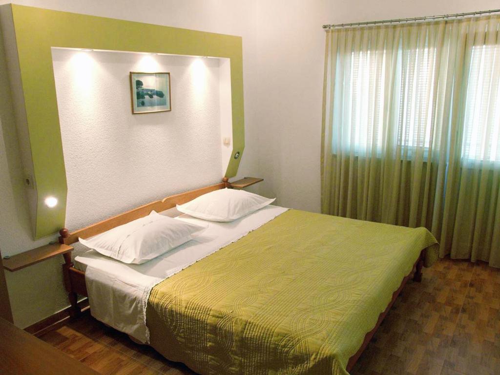 Posteľ alebo postele v izbe v ubytovaní Apartments with a parking space Baska Voda, Makarska - 2709