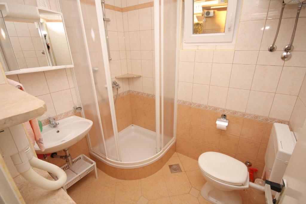 Kúpeľňa v ubytovaní Apartments with a parking space Baska Voda, Makarska - 2709