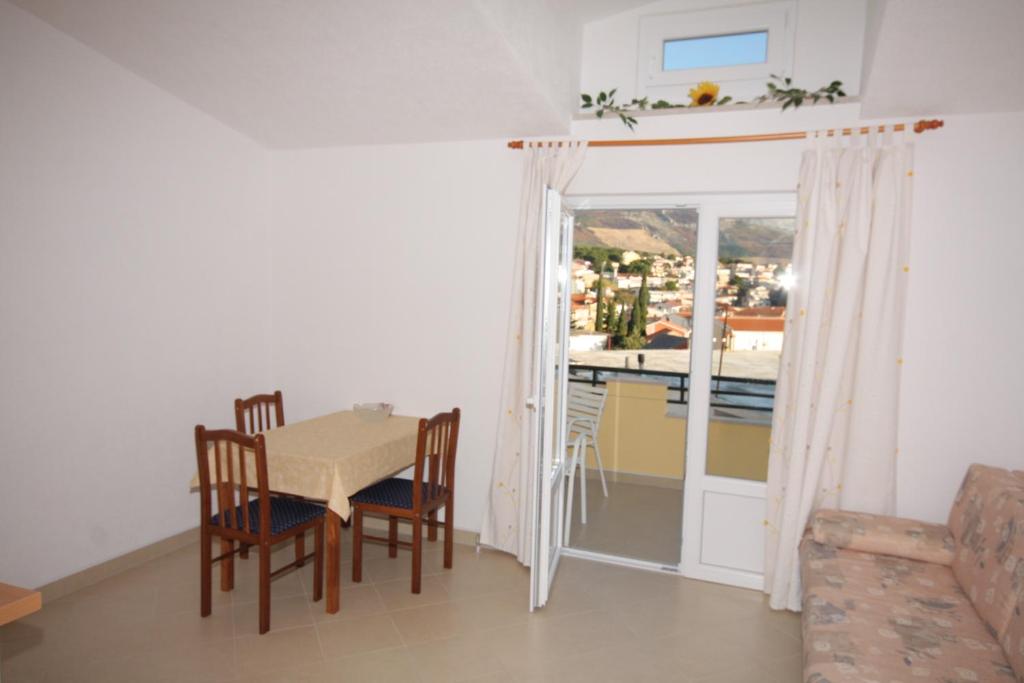 Balkón alebo terasa v ubytovaní Apartments with a parking space Baska Voda, Makarska - 2709