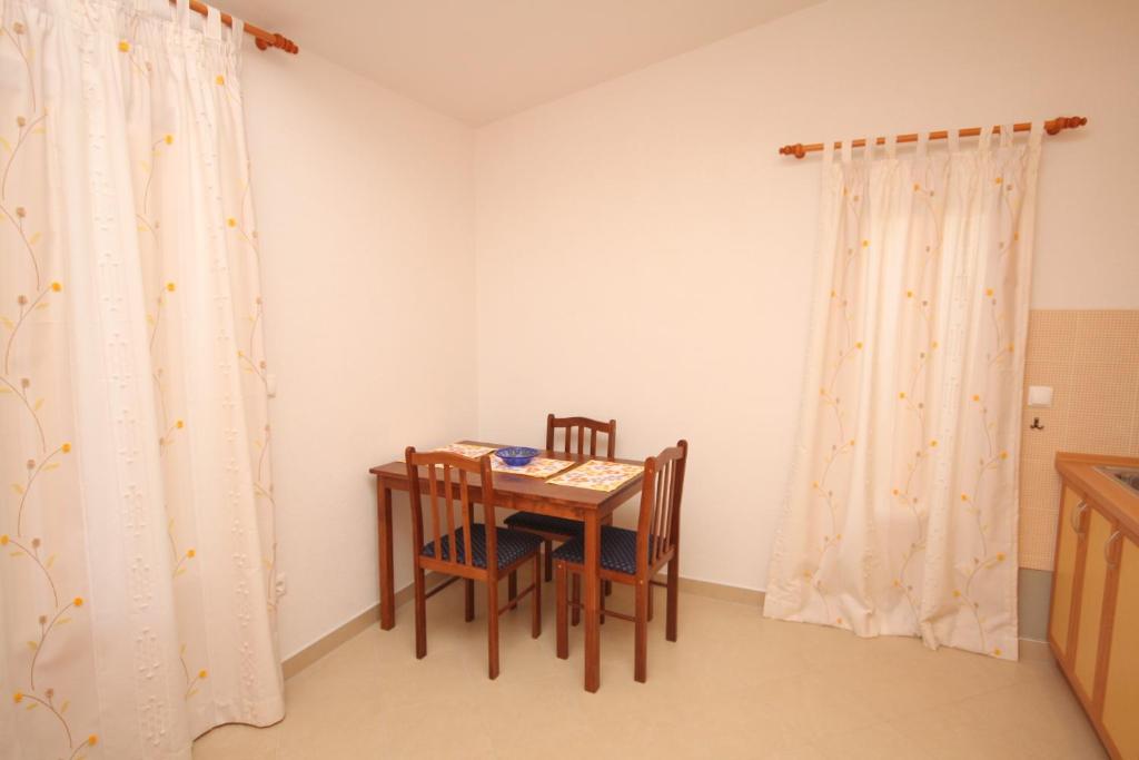 Fotografia z galérie ubytovania Apartments with a parking space Baska Voda, Makarska - 2709 v destinácii Baška Voda