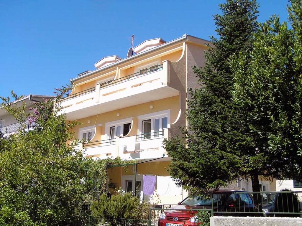 Budova, v ktorej sa apartmán nachádza