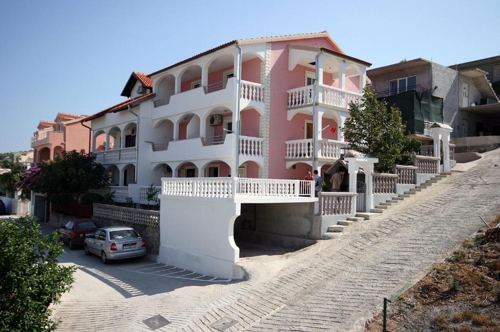 Budova, v ktorej sa apartmán nachádza