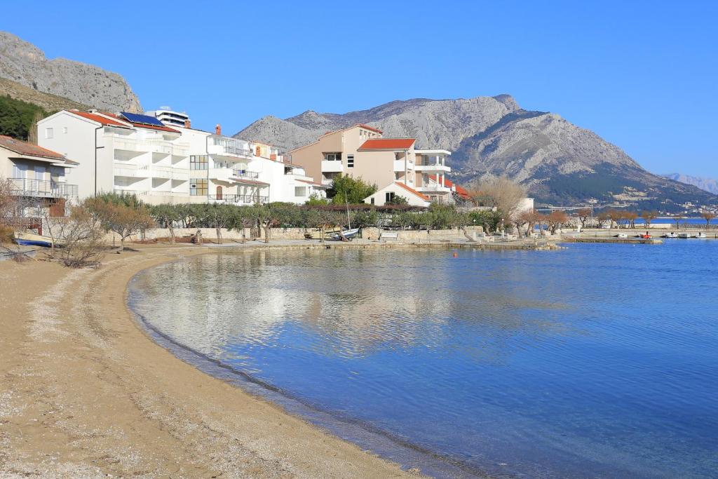 Apartments by the sea Duce, Omis - 4795, Dugi Rat – aktualizované ceny na  rok 2023