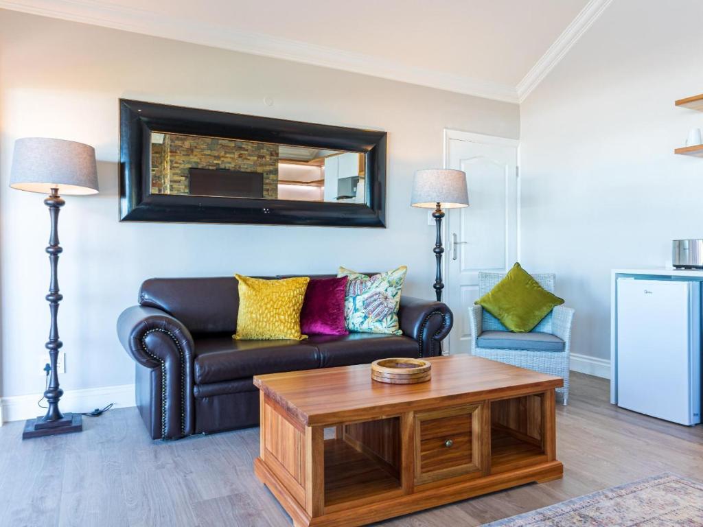 Luxury Studio - 180 Degree Ocean Views - No Loadshedding - Image 6