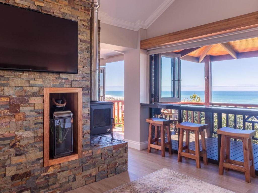 Luxury Studio - 180 Degree Ocean Views - No Loadshedding - Image 15