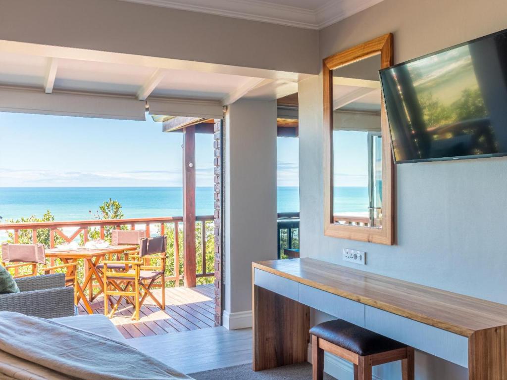 Luxury Studio - 180 Degree Ocean Views - No Loadshedding - Image 16