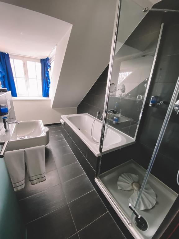 Koupelna v ubytování Hotel Hafenresidenz Stralsund
