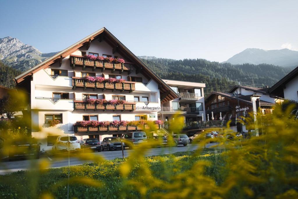 Nespecifikovaný výhled na hory nebo výhled na hory při pohledu z hotelu
