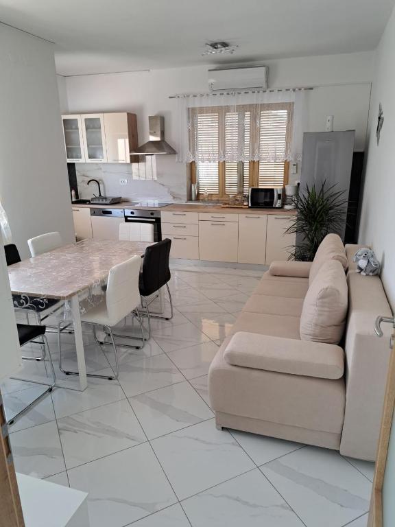Kuchnia lub aneks kuchenny w obiekcie Apartments Bakša