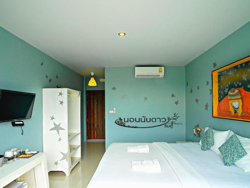 TV a/nebo společenská místnost v ubytování Norn Nab Dao RimPhu Resort