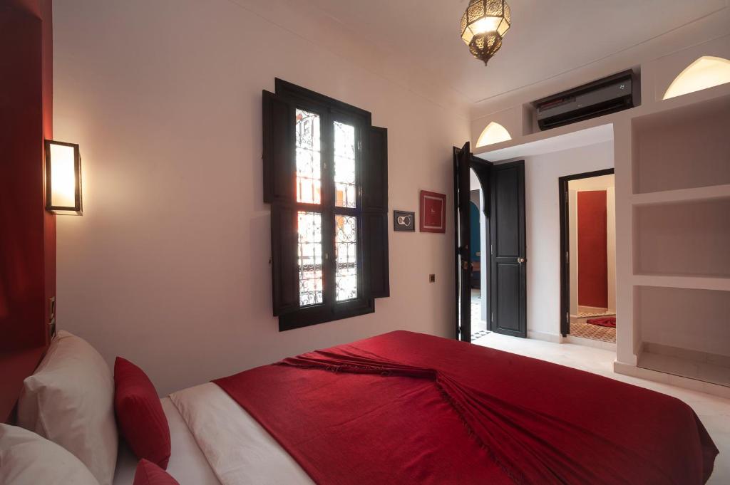 Un pat sau paturi într-o cameră la Riad Mylaya