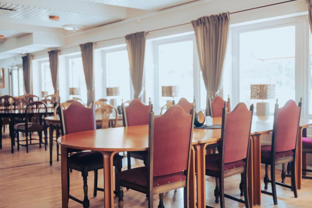 Restaurace v ubytování Nadden Hotell & Konferens