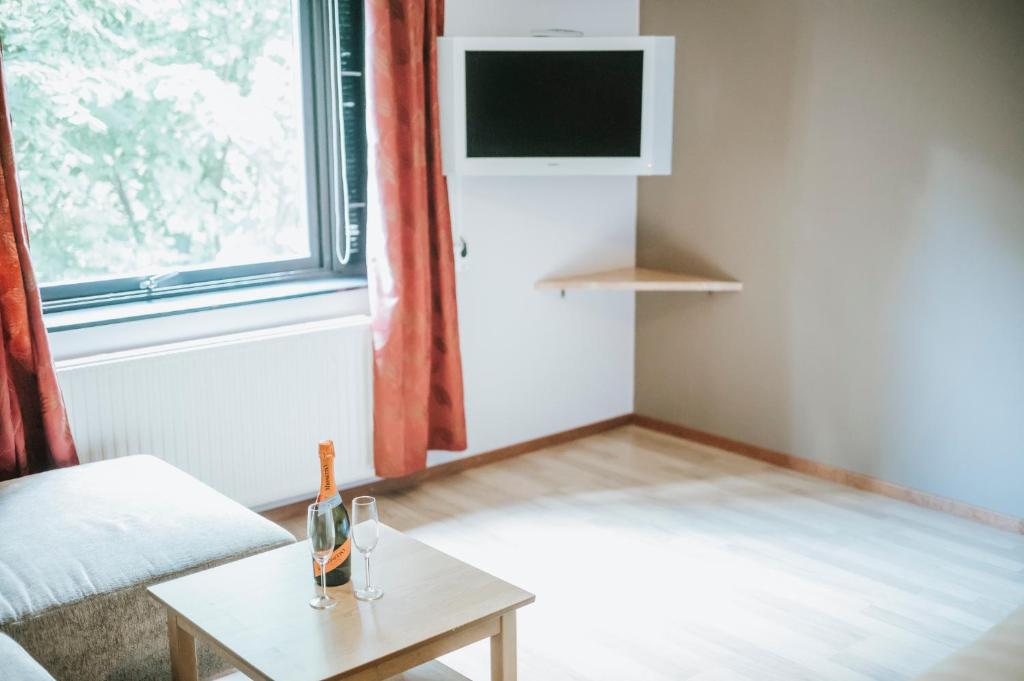 TV a/nebo společenská místnost v ubytování Nadden Hotell & Konferens