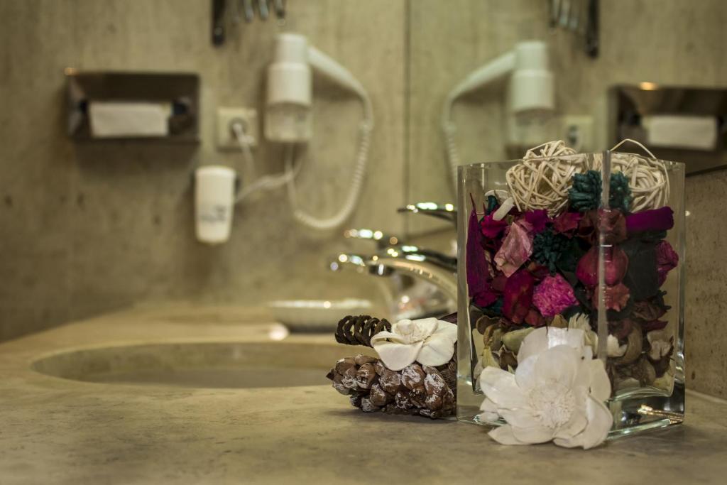 Um banheiro em Hotel Black Tulip - Porto Gaia