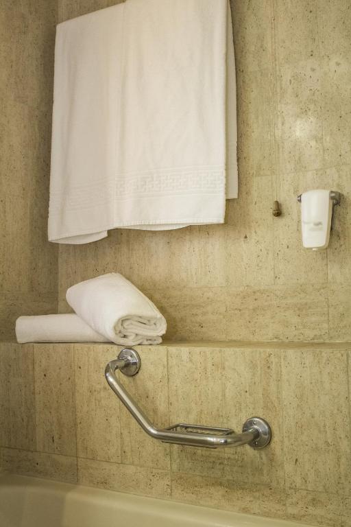 Um banheiro em Hotel Black Tulip - Porto Gaia