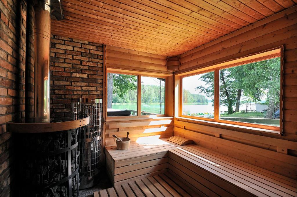 Fotografie z fotogalerie ubytování Domki Mazurskie w Ogrodach Złotej Łani Wiartel - Klimatyczne Apartamenty i Pokoje Widokowe v destinaci Wiartel