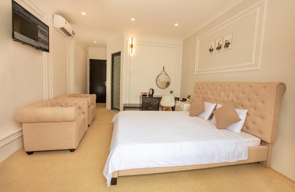 Phước Hưng 2 Hotel - Deluxe Double Room With Balcony