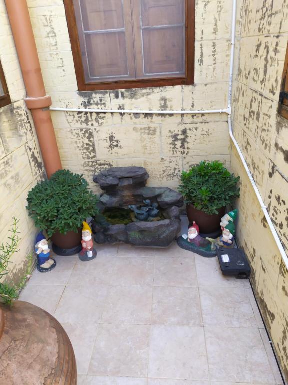 Zahrada ubytování Gozo Rustic Farmhouse with stunning views and swimming pool