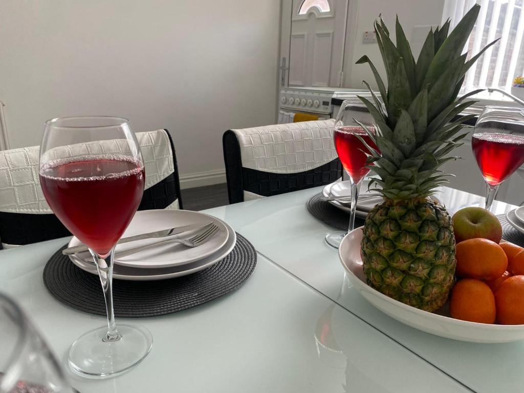 Cosy Cheerful 2 Bedrooms Near Piccadilly, Etihad Stadium Sleeps up to 5 - Two-Bedroom House