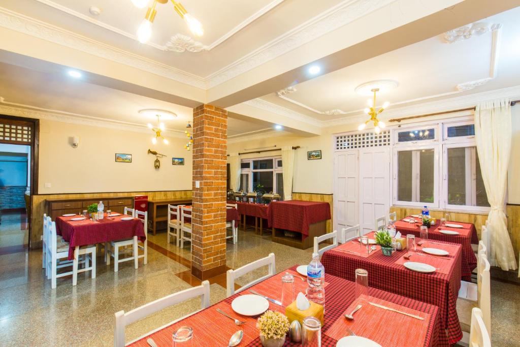 Restaurace v ubytování Hotel Acme Inn