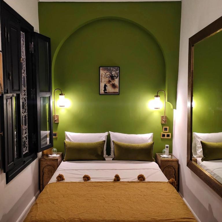 Un pat sau paturi într-o cameră la Riad Mylaya